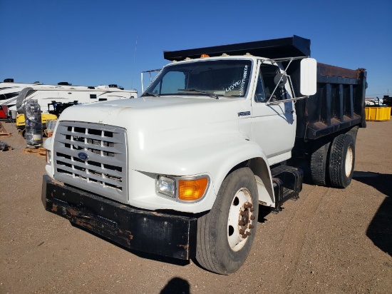 1999 Ford F800  Regular Cab Chassis Dump Truck