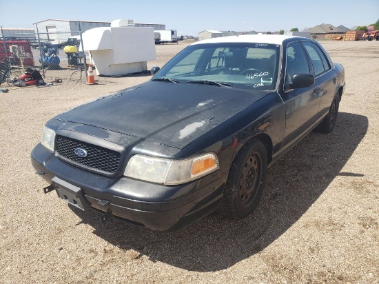 2010 Ford Crown Victoria  Police / Sedan 4D