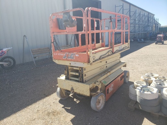 JLG Scissor Lift