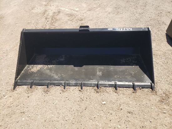 78" QT Bucket w/Teeth