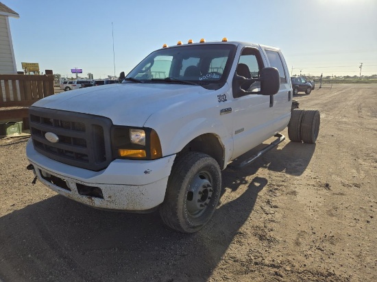2006 Ford F350 Super Duty XLT Cab/Chassis / Crew Cab 4D Cab & Chassis