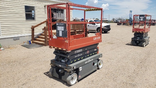 2017 SkyJack SJIII-3219 Self- Propelled Scissor Lift