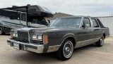 1989 Lincoln Town Car Signature Sedan