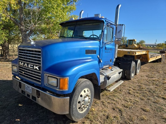 2001 Mack CH613  Tandem Axle Dual Conventional Cab Truck Tractor