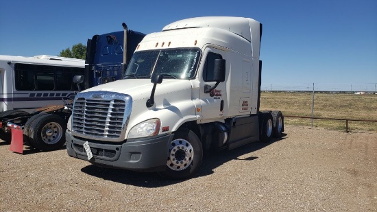 2015 Freightliner Cascadia 125  Conventional Cab / Sleeper Truck Tractor