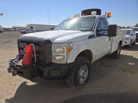 2011 Ford F350 Super Duty XL  Cab/Chassis / Regular Cab 2D