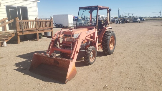 Kubota L2900 Utility Tractor