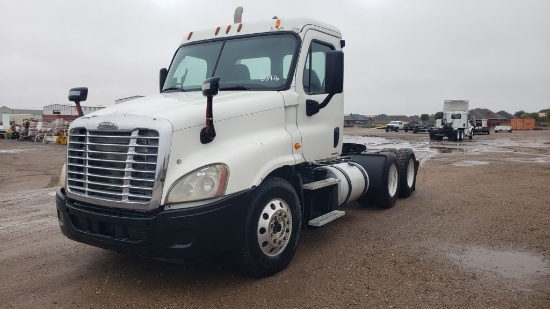 2012 Freightliner Cascadia 125  Conventional Cab TRACTOR TRUCK