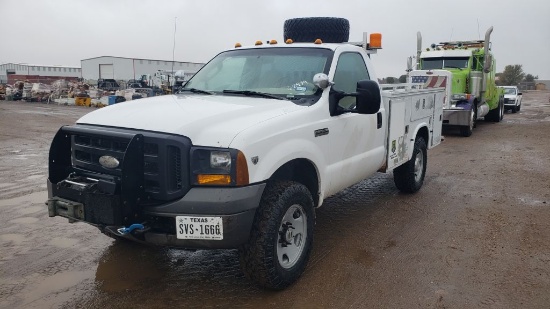 2005 Ford F-350 SD Chassis XL