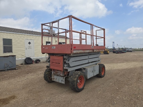 2001  7027 Skyjack  Scissor Lift