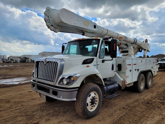 2010  International  7400  Tandem  Bucket Truck