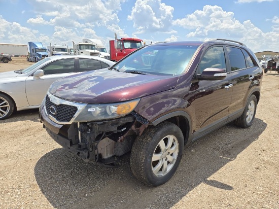 2013  Kia  Sorento LX  SUV 4D