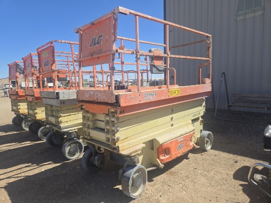 2015 JLG Scissor Lift