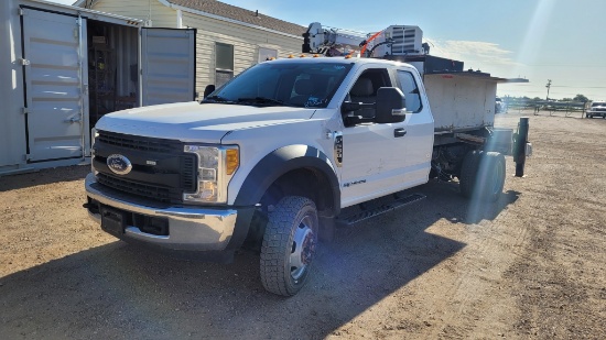 2017 Ford F550 Super Duty Super Cab Chassis Service Body W/ Crane