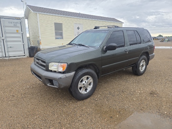 1999 Nissan Pathfinder XE SUV 4D