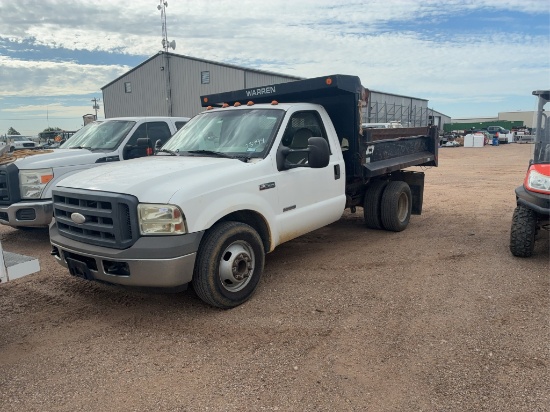 2005 Ford F350 Super Duty Single Axle Dump Truck