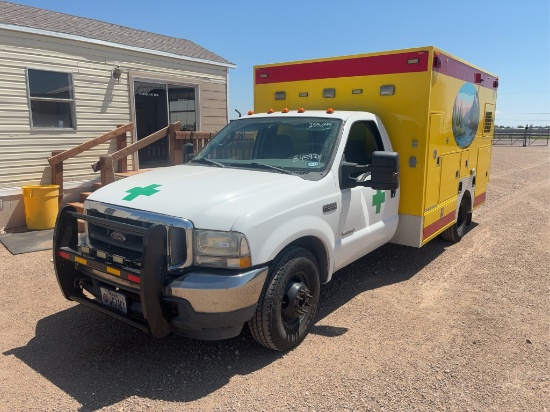 2003 Ford F350 Super Duty XLT Ambulance