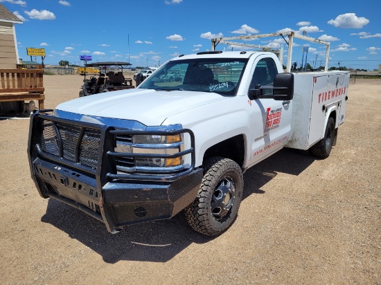 2017 Chevrolet Silverado 3500 W/T Regular Cab 2D Service Truck w/Lift Gate Work Truck