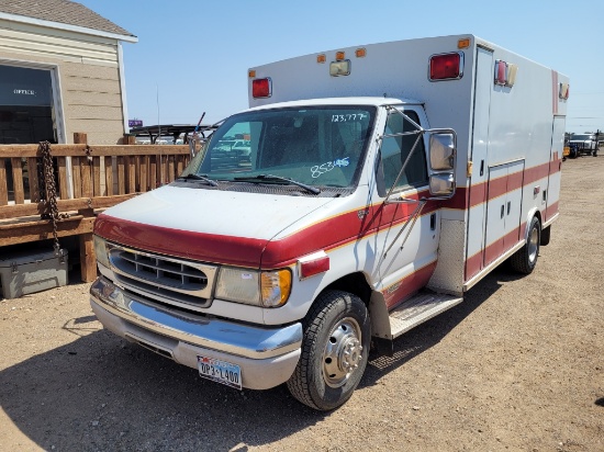 1999 Ford E450 2D Ambulance