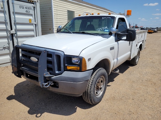 2007 Ford F-350 SD 2 Door Service Truck XL 4WD