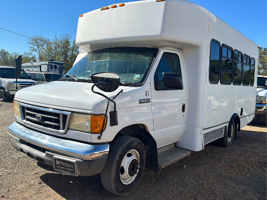 2007 FORD E-350 12 Passenger Van