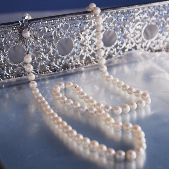 24” Strand of 5.5mm Round White Cultured Pearls, Pearl And 18k White Gold Clasp