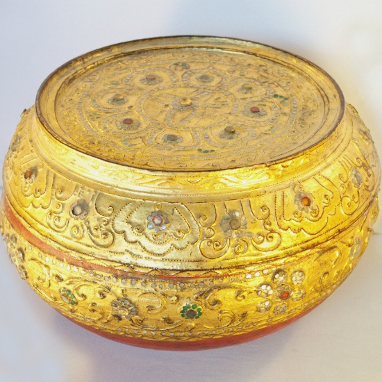 Large Asian Engraved jeweled gold red bottom round Lacquer box