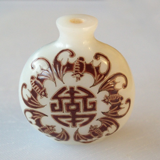 Oriental Bats Engraved On Milkglass Snuff Bottle