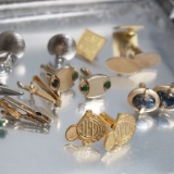 LOT OF VARIOUS VINTAGE TIE CLIPS AND CUFF LINKS