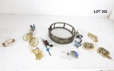 LOT OF EARRINGS AND BRACELET BAND