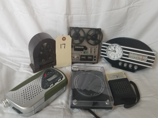 Multiple novelty collector radios