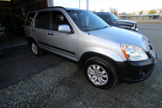 2005 Honda CRV 157,374 Miles, Sunroof, Newer Tires, Good Tags, 4 Wheel Drive, Fold Up Seats