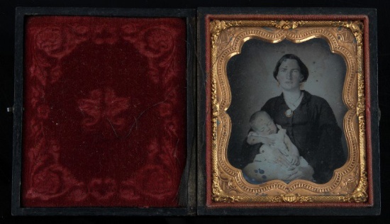 19TH CENTURY DAGUERREOTYPE WOMAN WITH BABY