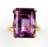 18KT YELLOW GOLD RING WITH PURPLE STONE 15X11MM