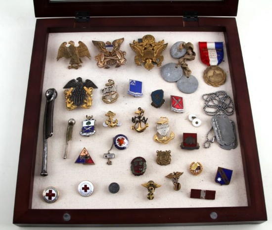 MIXED LOT OF US WWII & PRESENT MEDALS PINS MORE