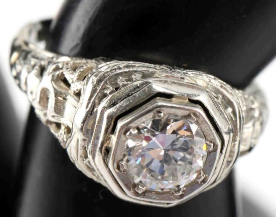 18KT WHITE GOLD & ROUND CUT DIAMOND RING .75 TCW