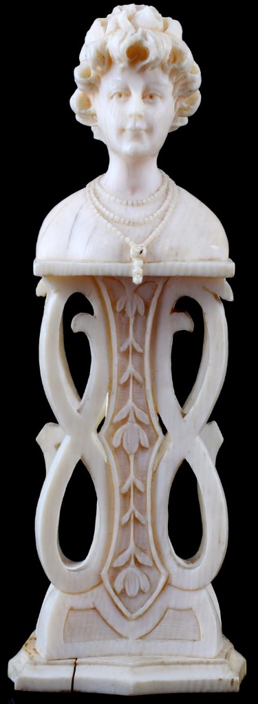 ANTIQUE IVORY CHESS PIECE QUEEN ALEXANDRIA