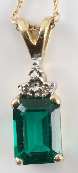14K YELLOW GOLD EMERALD & DIAMOND PENDANT & CHAIN