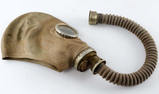 WWII ERA SOVIET RUSSIAN SURPLUS GAS MASK WITH HOSE