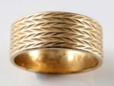 14K YELLOW GOLD ENGRAVED DESIGN WOMENS BAND