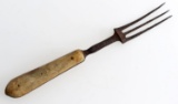 ANTIQUE HORN SCALE GRIP THREE TONG FORK