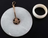 14KT GOLD WHITE JADE DISC PENDANT WITH RING