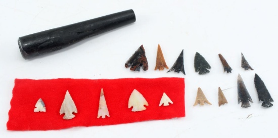 LOT OF SMALL ARROWHEAD POINTS BIRD AND STONE PIPE