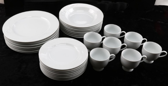 MIKASA CLASSIC FLAIR PORCELAIN DINNERWARE SET 30