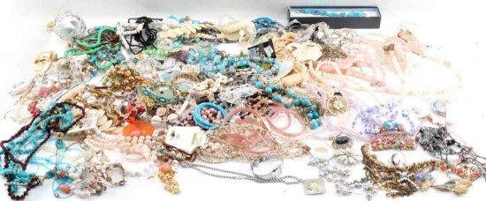 10 POUNDS UNSEARCHED COSTOME JEWELRY LOT