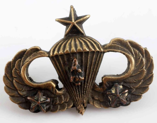 US PARATROOPER BADGE ARROWHEAD DEVICE BATTLE STARS