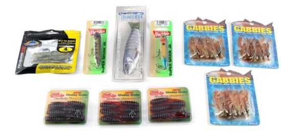 LOT OF ASSORTED FISHING LURES AND SWIM BAIT NEW