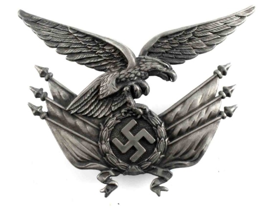 WWII GERMAN LUFTWAFFE GORGET CENTER EAGLE