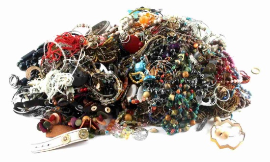 13 POUNDS OF UNSEARCHED COSTUME AND BEAD JEWELRY
