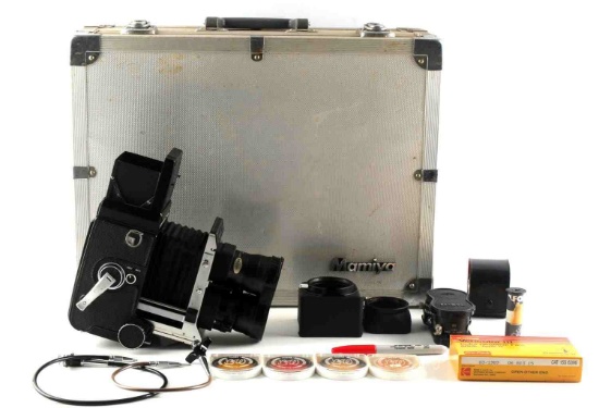 1970S MAMIYA C330 CAMERA W PERIPHERALS & CASE
